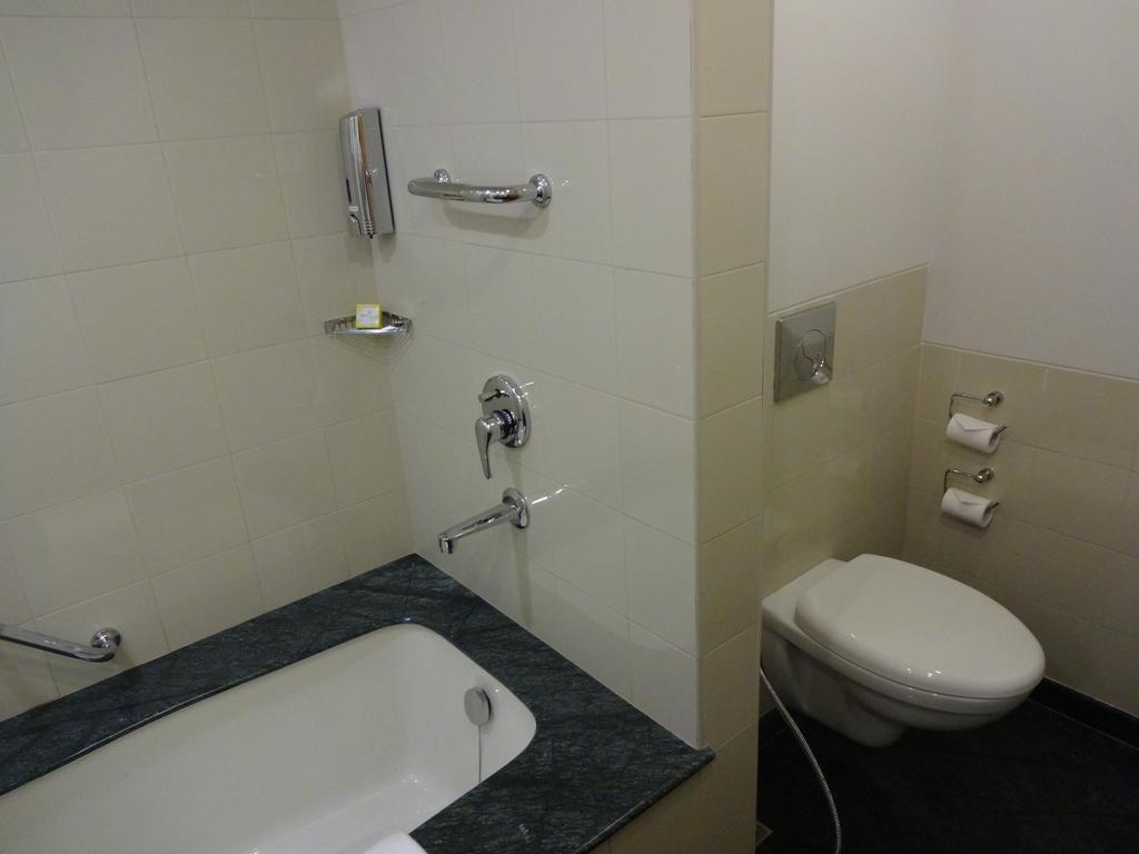 Lemon Tree Hotel, Gachibowli, Hyderabad Rum bild