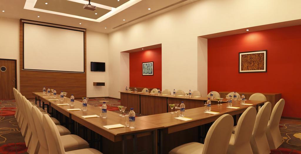 Lemon Tree Hotel, Gachibowli, Hyderabad Exteriör bild