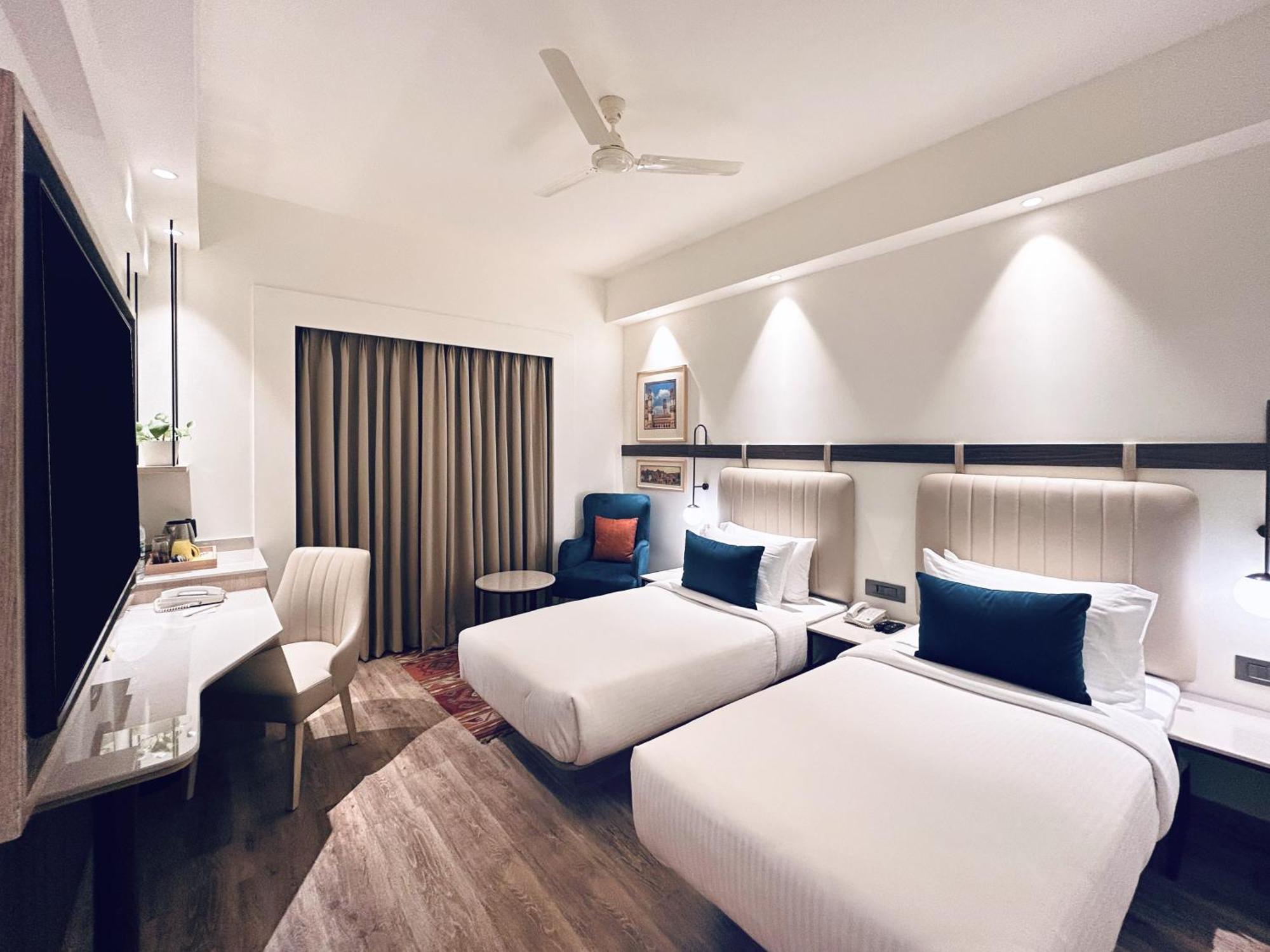 Lemon Tree Hotel, Gachibowli, Hyderabad Exteriör bild