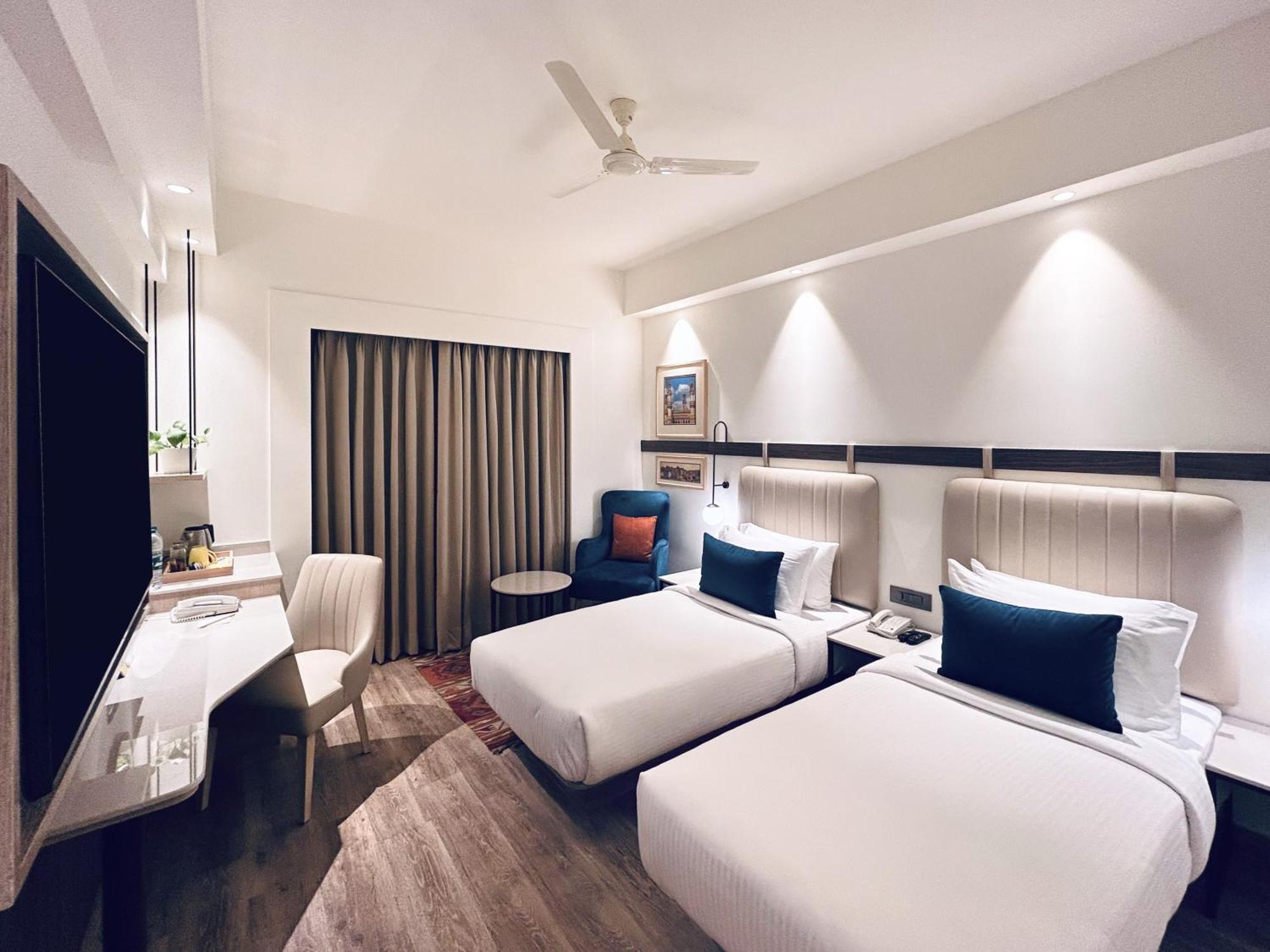 Lemon Tree Hotel, Gachibowli, Hyderabad Exteriör bild