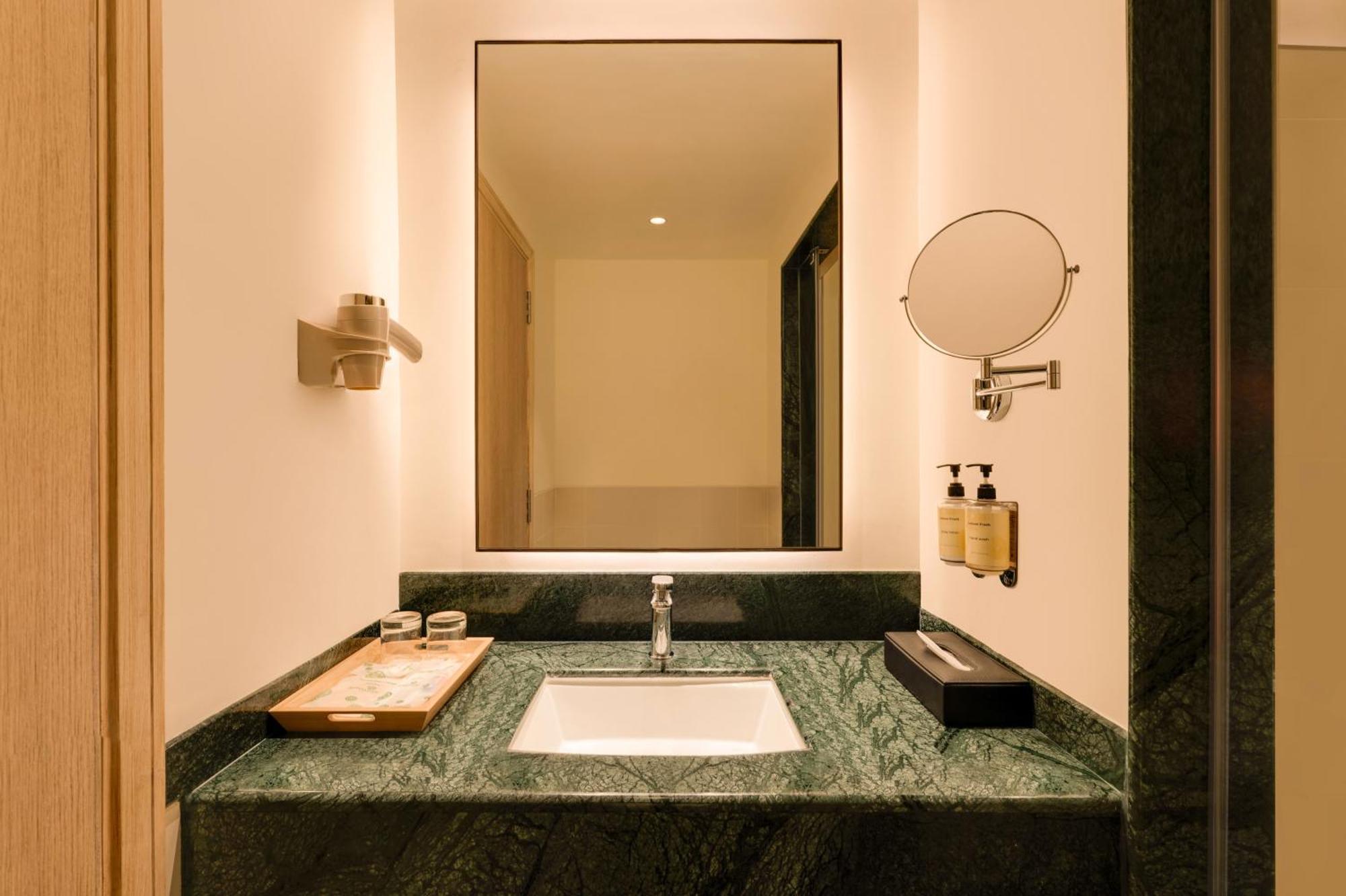 Lemon Tree Hotel, Gachibowli, Hyderabad Exteriör bild