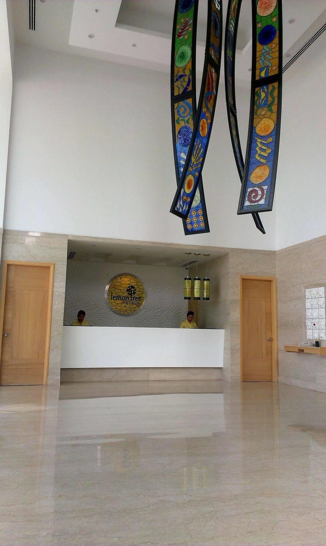 Lemon Tree Hotel, Gachibowli, Hyderabad Exteriör bild