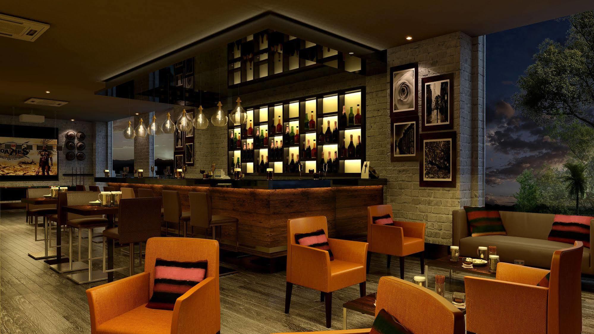 Lemon Tree Hotel, Gachibowli, Hyderabad Exteriör bild
