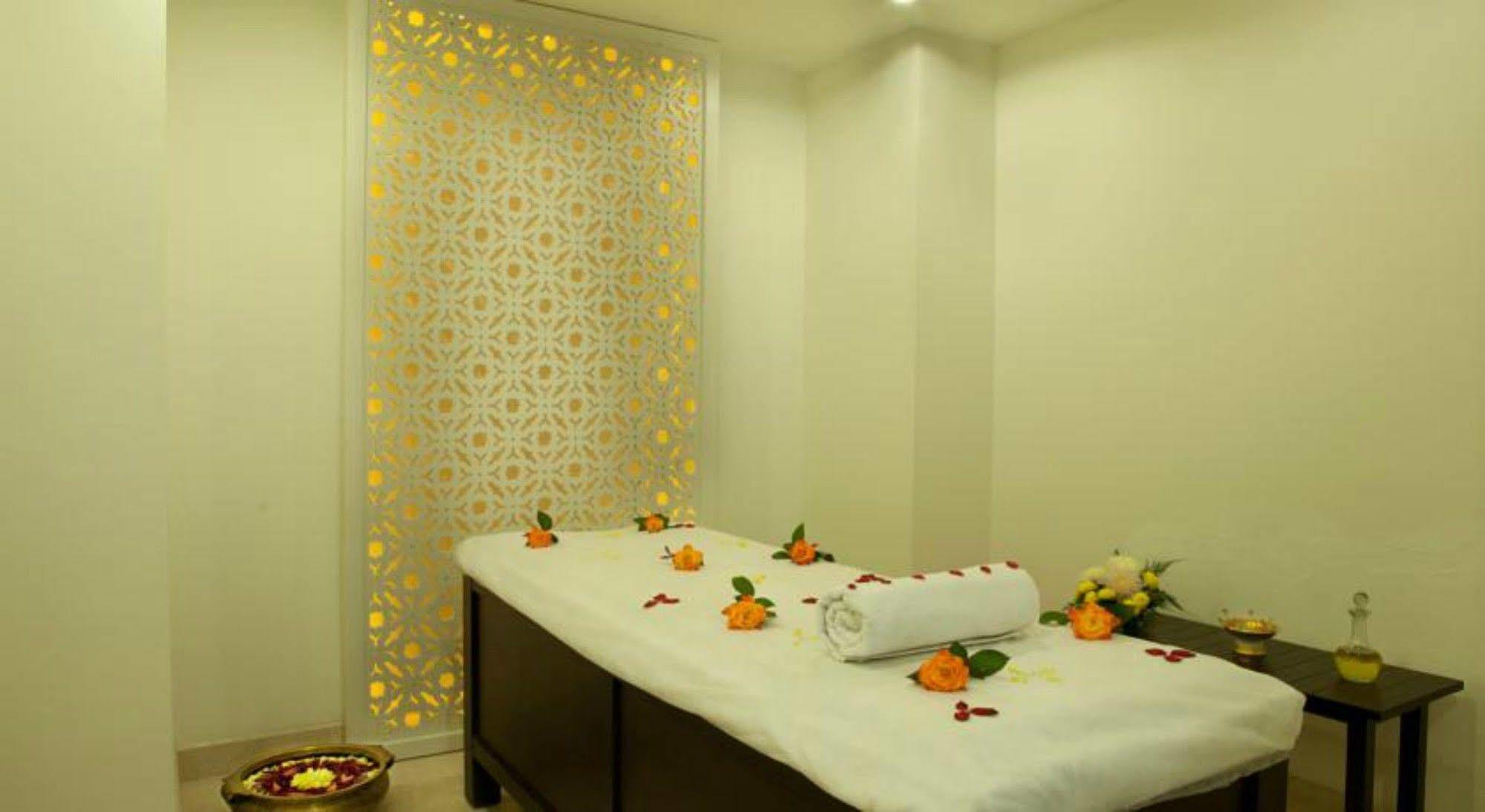 Lemon Tree Hotel, Gachibowli, Hyderabad Exteriör bild
