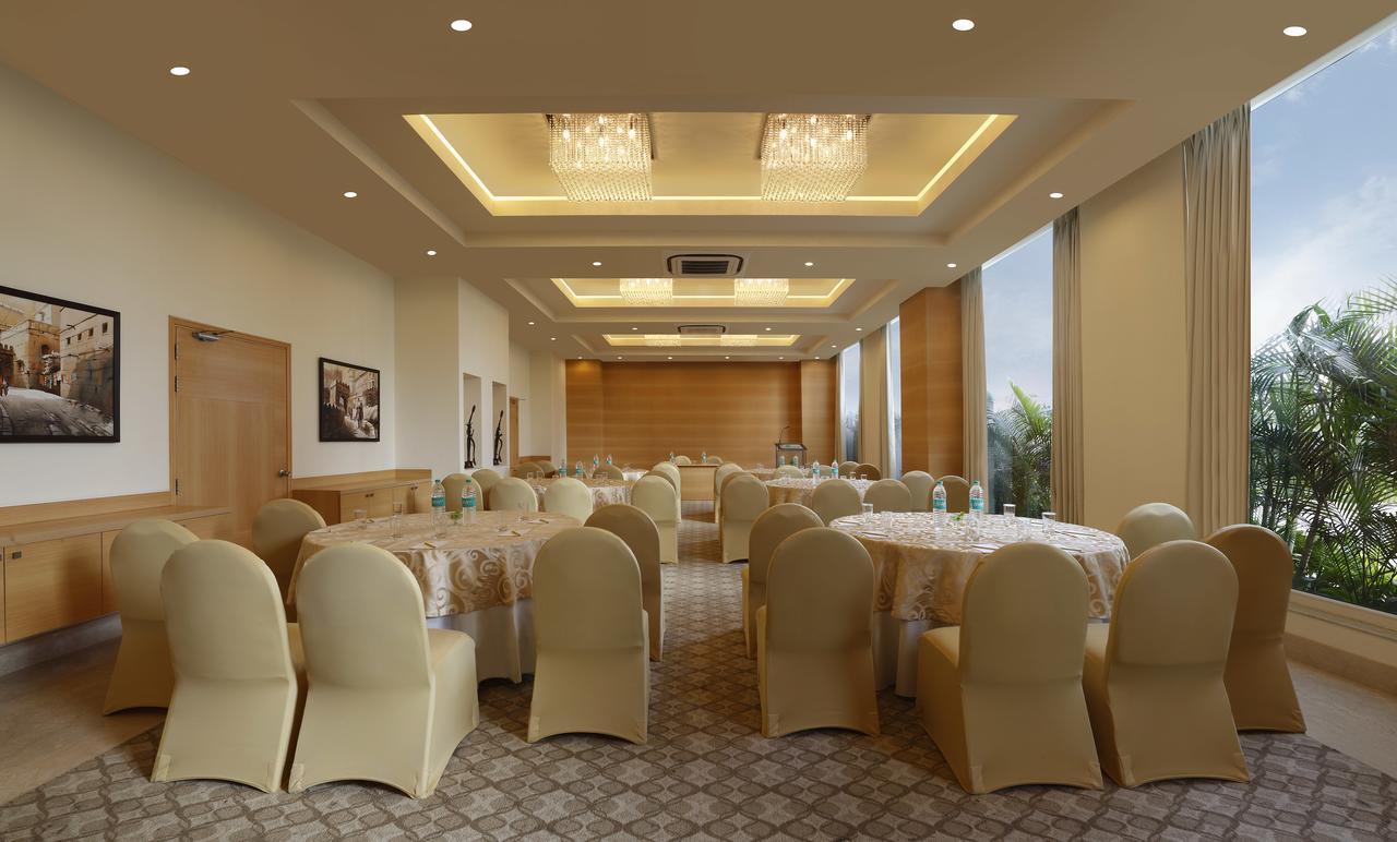 Lemon Tree Hotel, Gachibowli, Hyderabad Exteriör bild